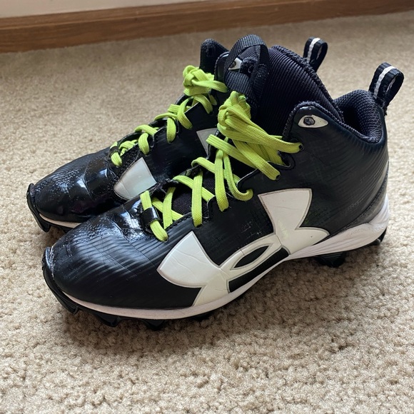 Under Armour cleats size 2Y - Picture 2 of 8